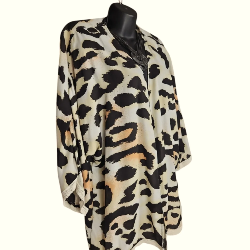 Liberty Love, Women's Animal print cardigan, black creme, gold, w/trim, Sz L - Picture 4 of 10